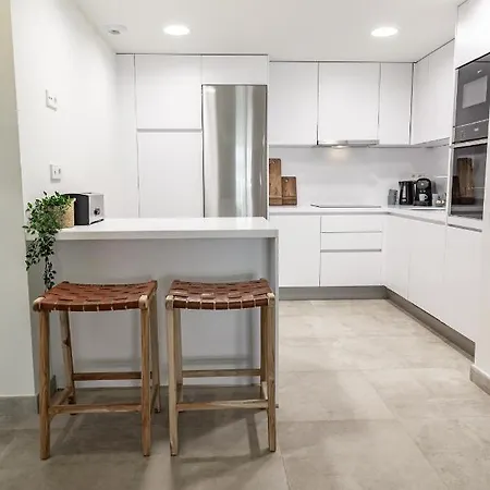 Апартаменти Inf12a- Close To And Old Town Естепона